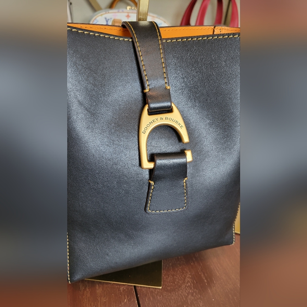Dooney & Bourke Emerson Bucket Hobo Shoulder Bag Black Leather EUC - Picture 3 of 15